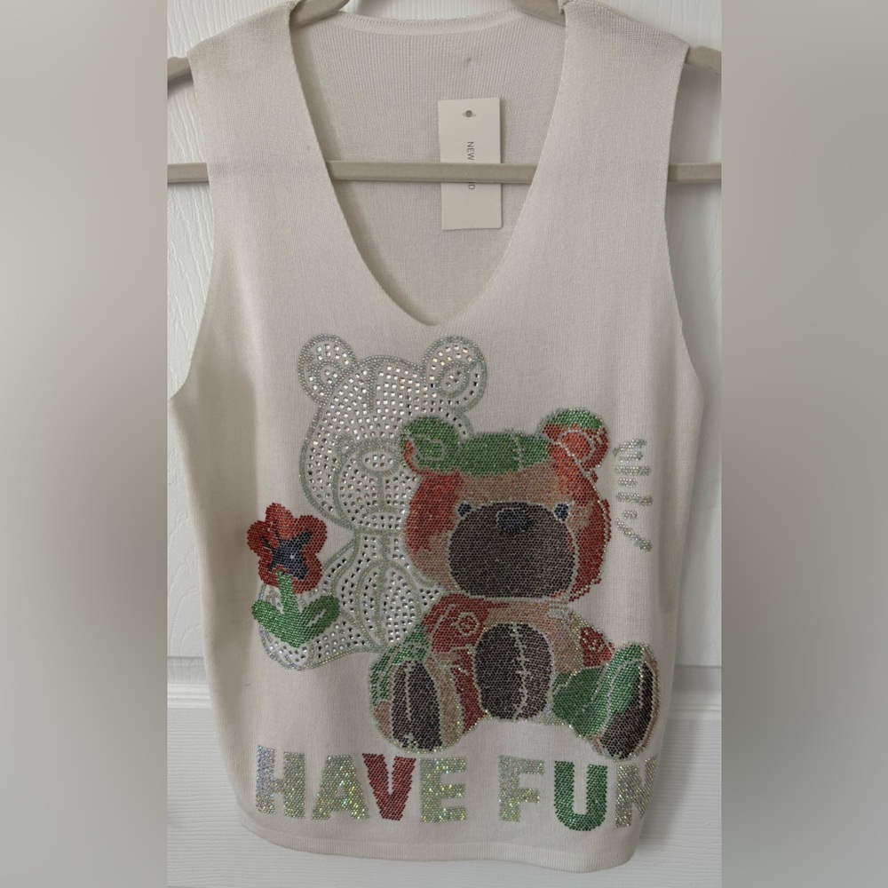 WOMEN FUN BEAR GRAPHIC WITH‎ RHINESTONES TANK TOP